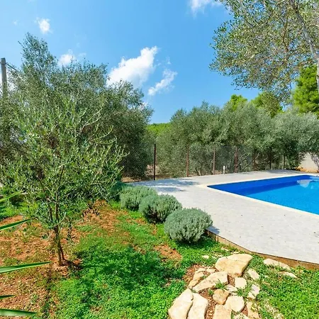 Hébergement de vacances Family Friendly House With A Swimming Pool Cove Gradina, Korcula - 19317 *